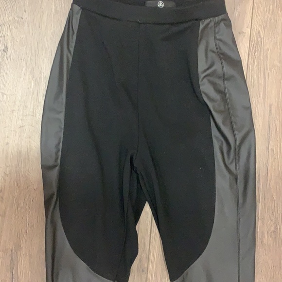 Pants with mock leather accents - Picture 3 of 6